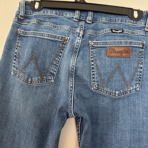 Wrangler Women's Boot Cut Jeans in Blue 7x34 - Picture 5 of 8